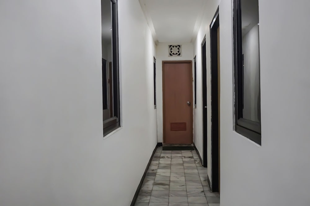 Фото Super Oyo 92134 Bogor Guest House Syariah