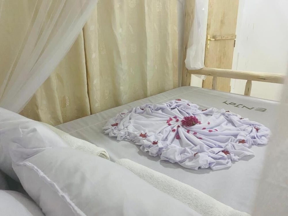 Фото Mkeka Spice Lodge