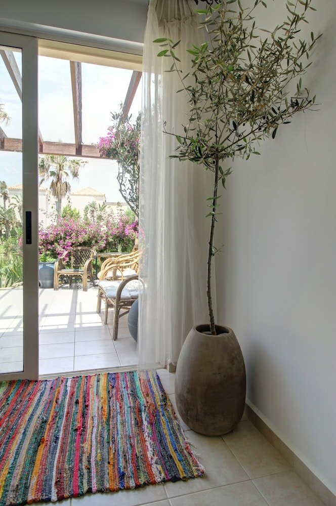 Фото 1 Bedroom Apartment on Beach Elias Upper