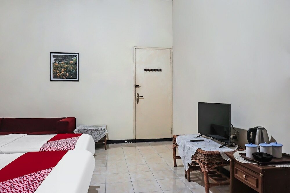 Фото Super Oyo 92134 Bogor Guest House Syariah