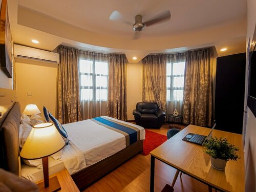 Гостиница Umet Seaview Hotel with Free Roundtrip Airport Pick up and drop off в Мале