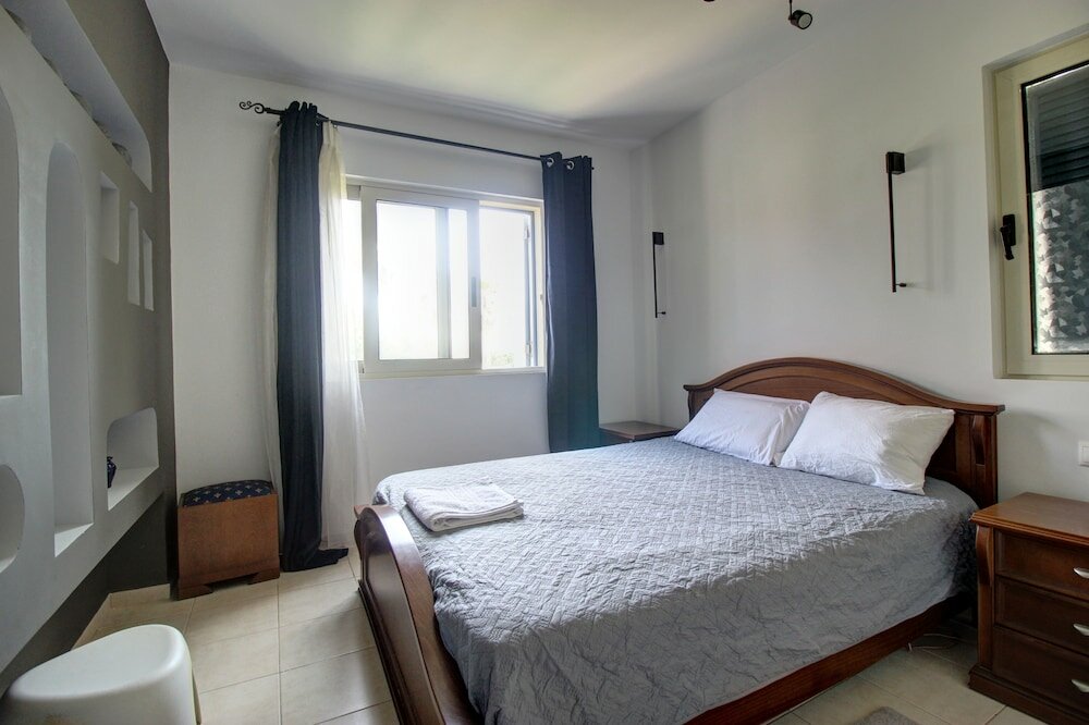 Фото 1 Bedroom Apartment on Beach Elias Upper