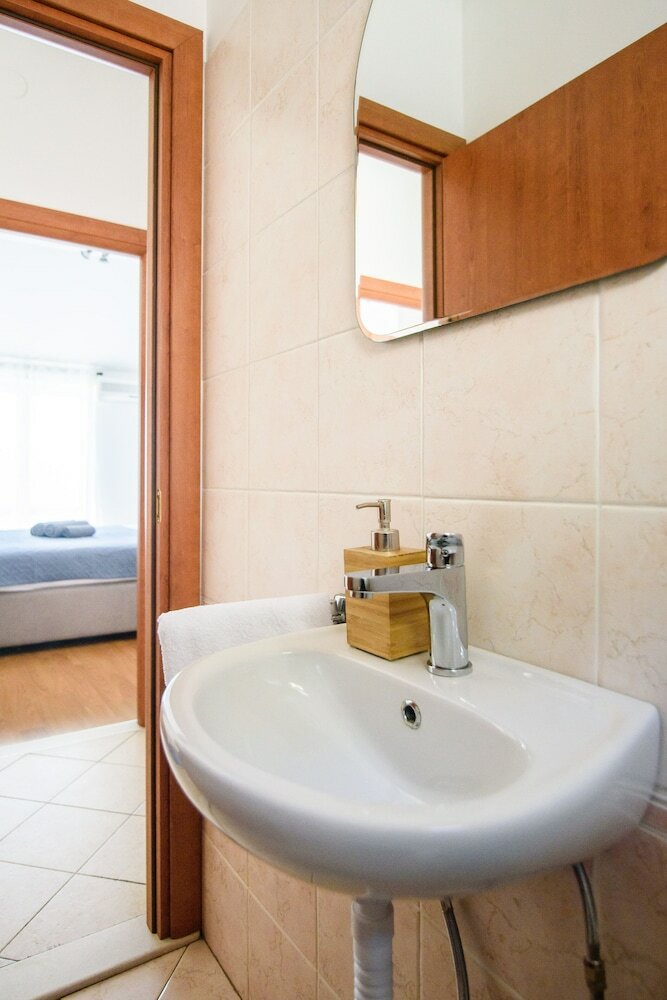 Фото Zenith Apartment by DuHomes