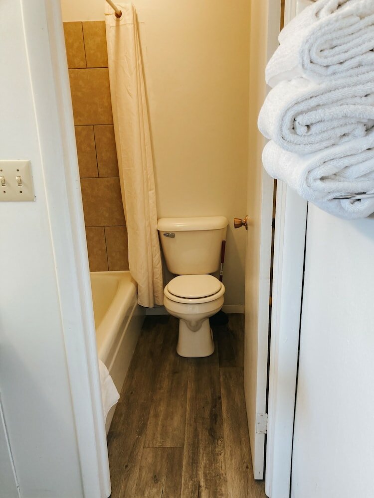 Фото The Redwood Motel