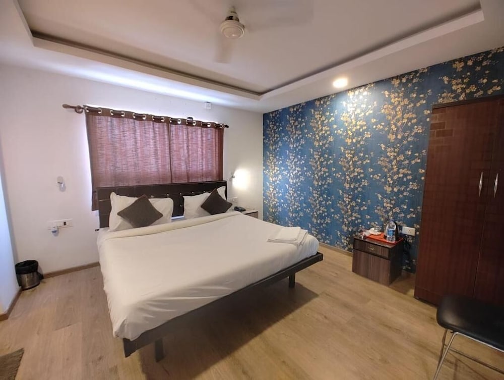 Фото Hotel Grand Majesty