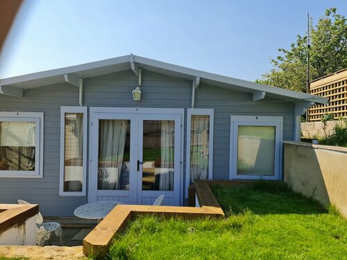 Гостиница Remarkable 1-bed Cabin in Hythe