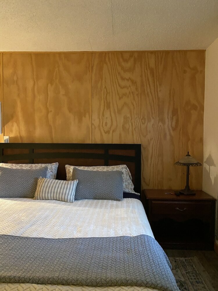 Фото The Redwood Motel