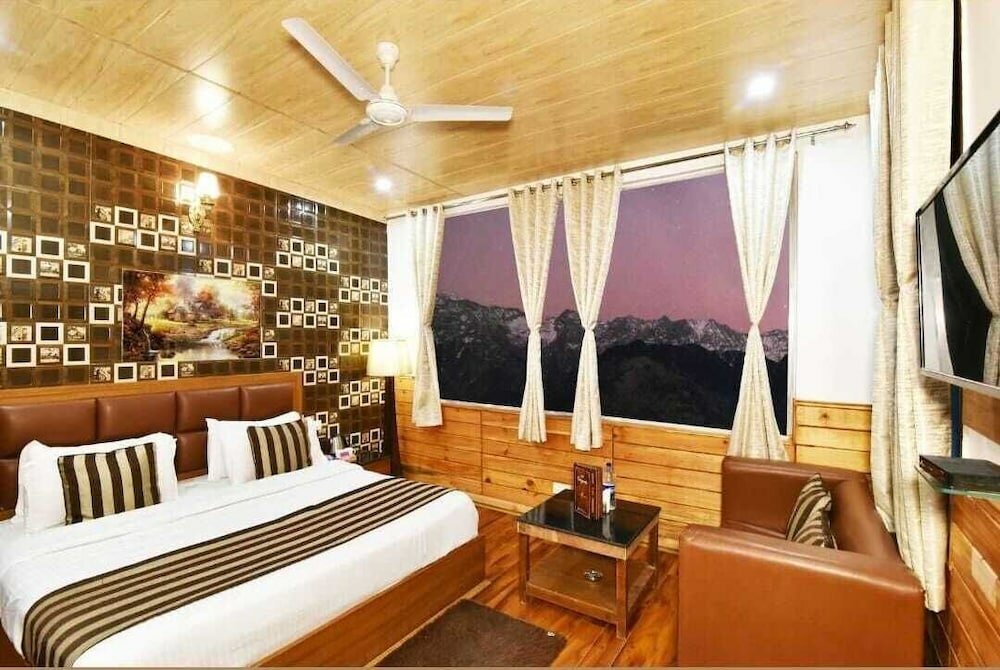 Фото Hotel Divyansh by Vrb Hotels