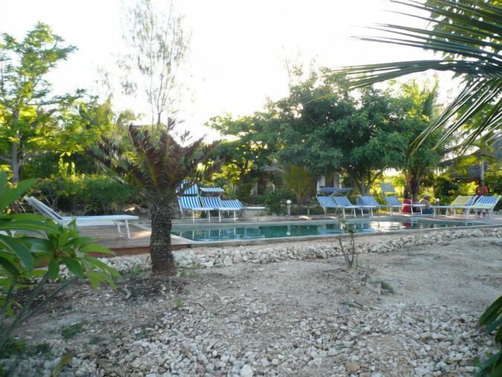 Фото Pakachi Beach Resort & Hotel