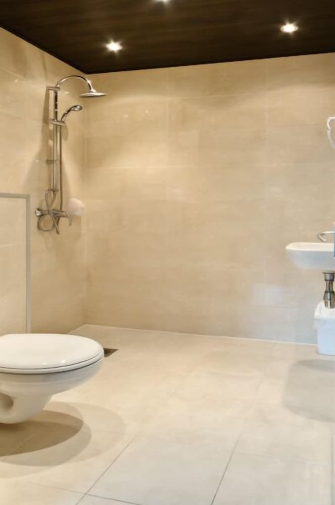 Фото Hotel Aadam Wilhelmina