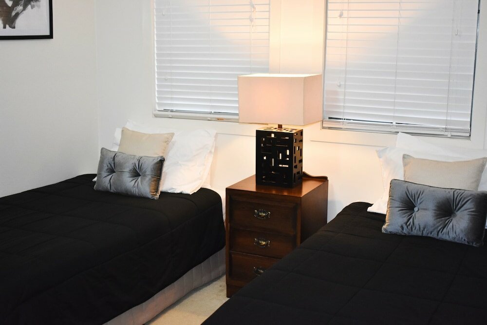 Фото Large House with Pool