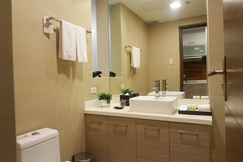 Фото Valero Grand Suites by Swiss-Belhotel Makati
