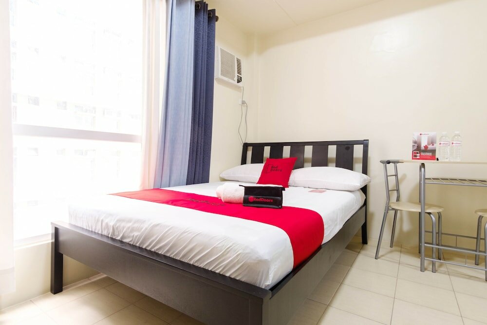 Фото Reddoorz Plus @ Pioneer Woodlands Mandaluyong