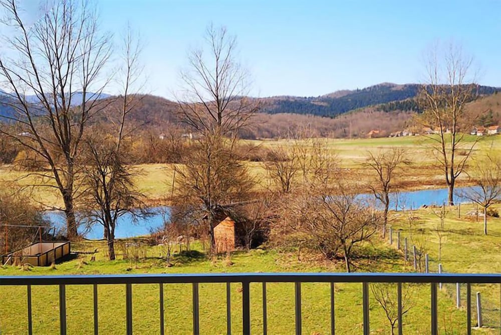 Фото AD Astra House