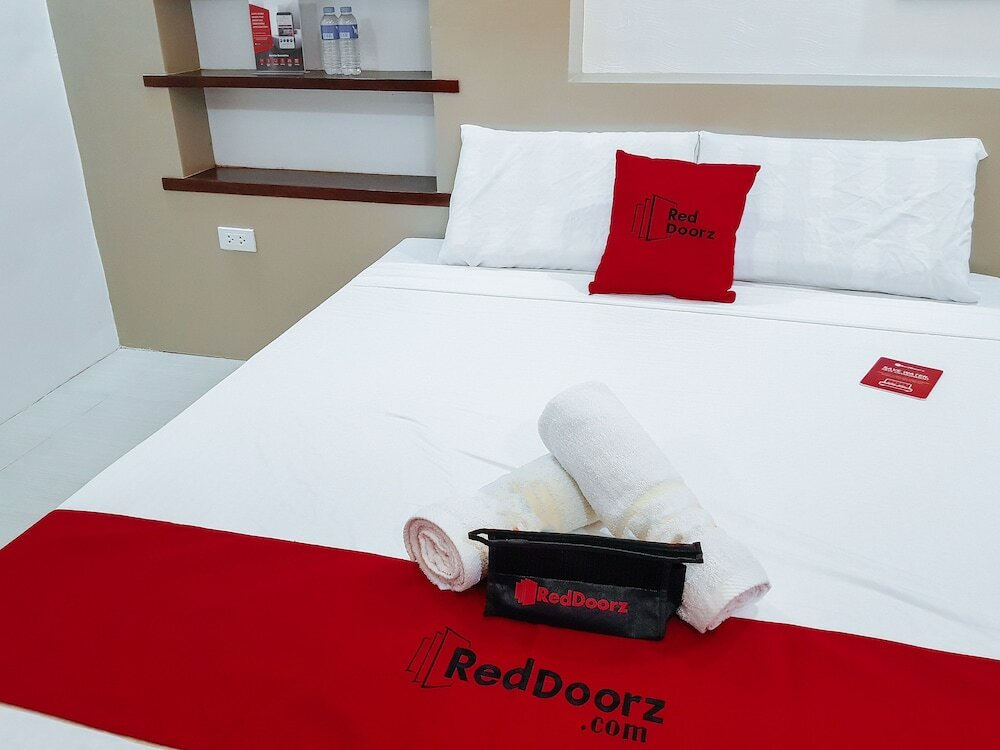 Фото RedDoorz @ Caimito Drive Dampas