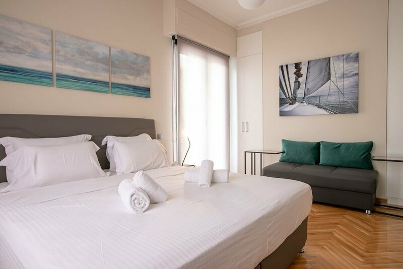 Гостиница Luxurious 5 bedroom-3 bathroom Apartment 2- Athens в Афинах