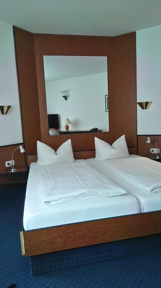 Фото Hotel Loewensteiner Hof Haus am Neuplatz