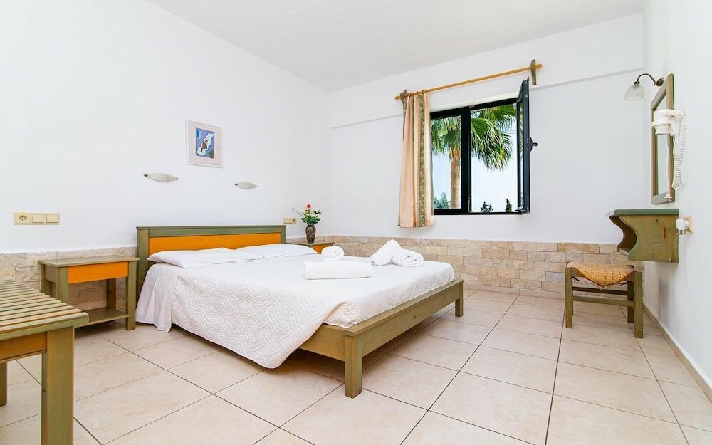 Фото Dionysos Apartments & Studios