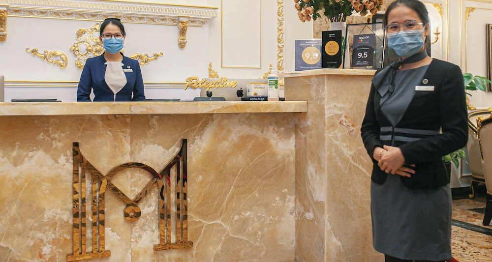 Фото Monarque Hotel