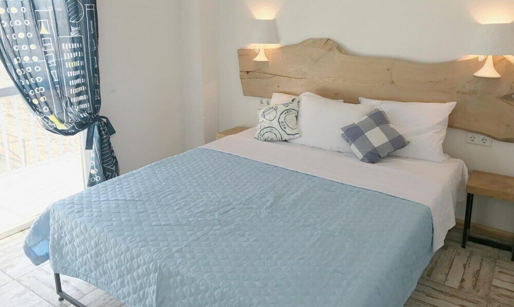 Фото Simple Pleasures Hotel