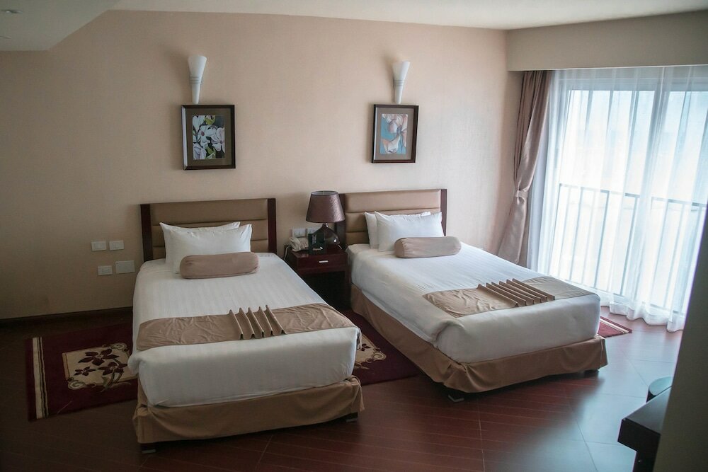 Фото Magnolia Hotel & Conference Center