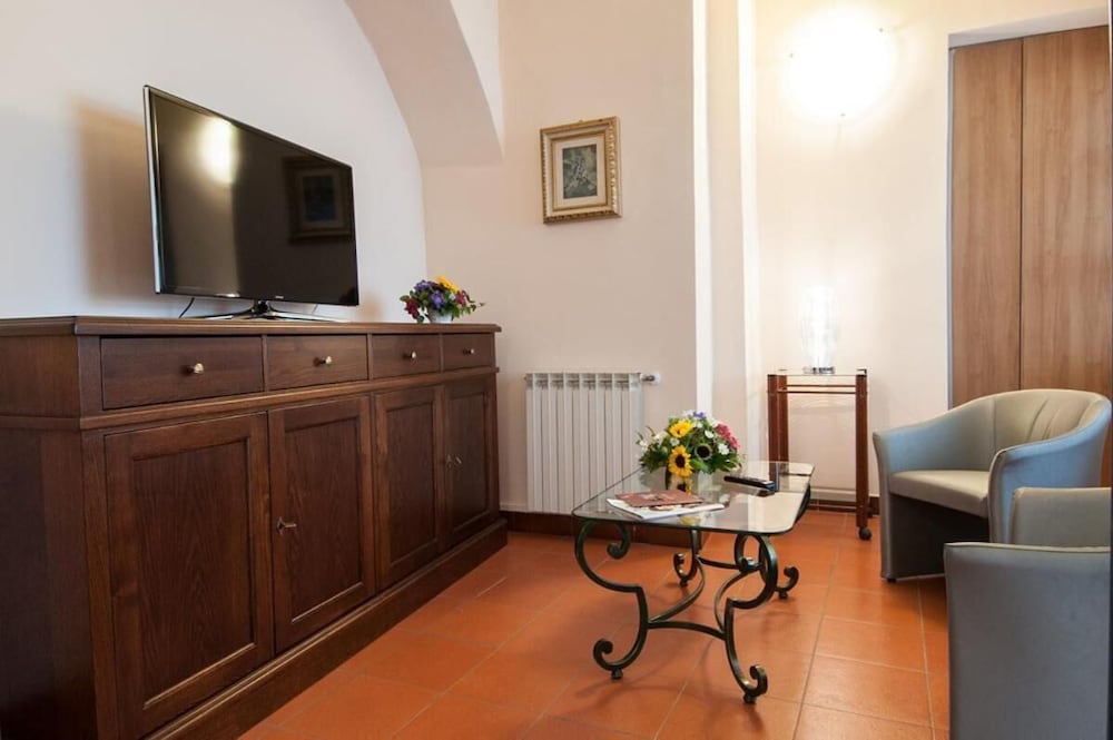 Фото Hotel Capranica