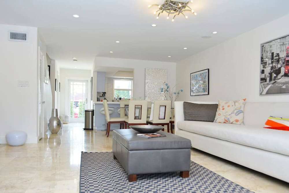 Фото 2 Bedroom Homes in North Miami by Tmg