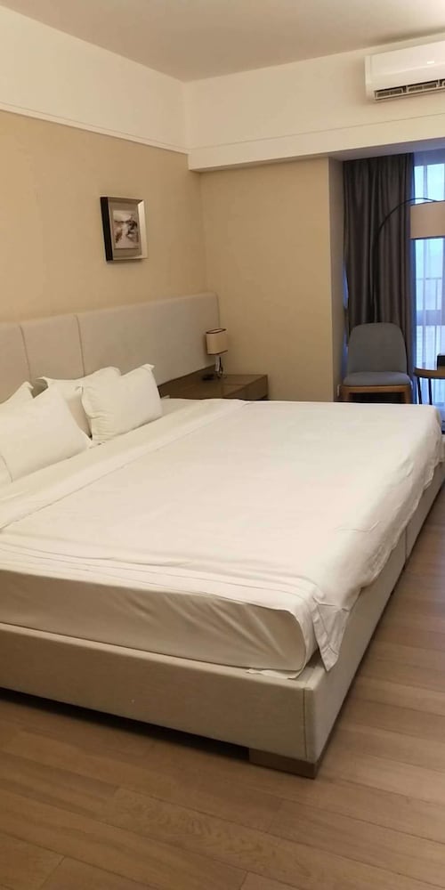 Фото Yuwa Serviced ApartHotel