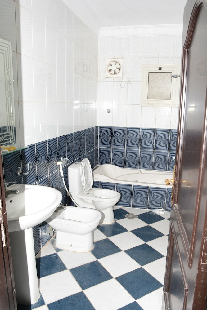 Фото Al Eairy Furnished Apts Al Madinah 8