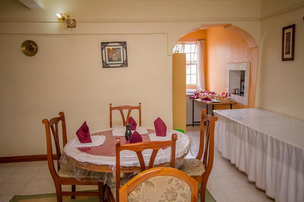 Фото Ivys Inn Guest House