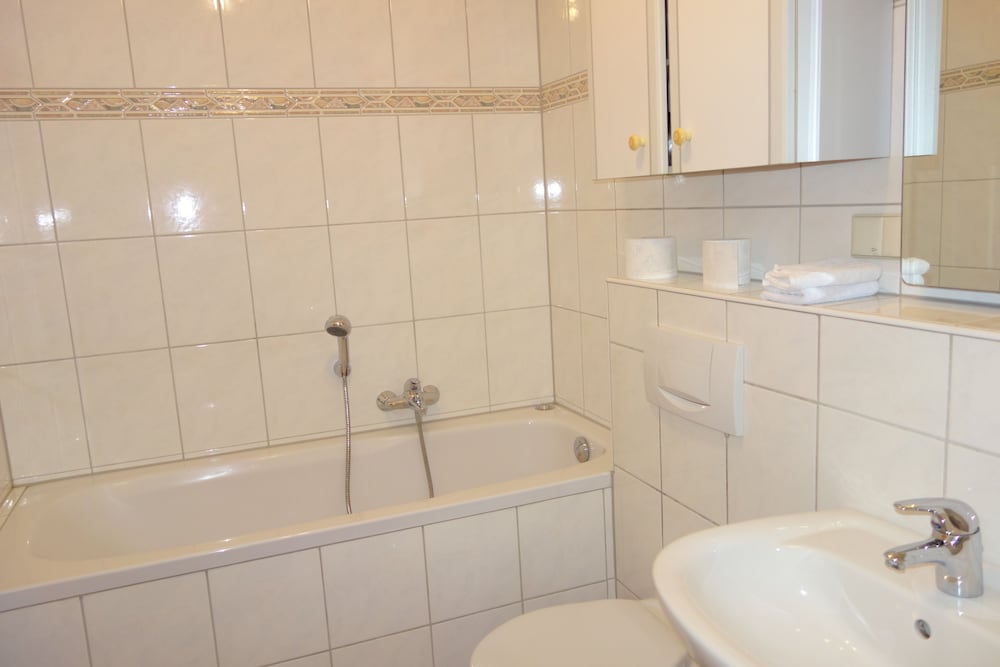 Фото Tolstov-Hotels Big 2 Room Roßstrasse Apartment