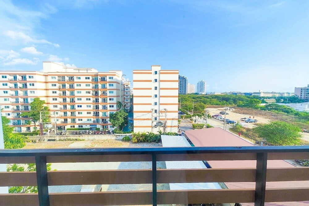 Фото Sea Breeze Residence