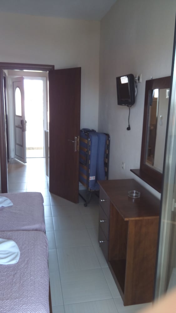 Фото Kyparissis Rooms