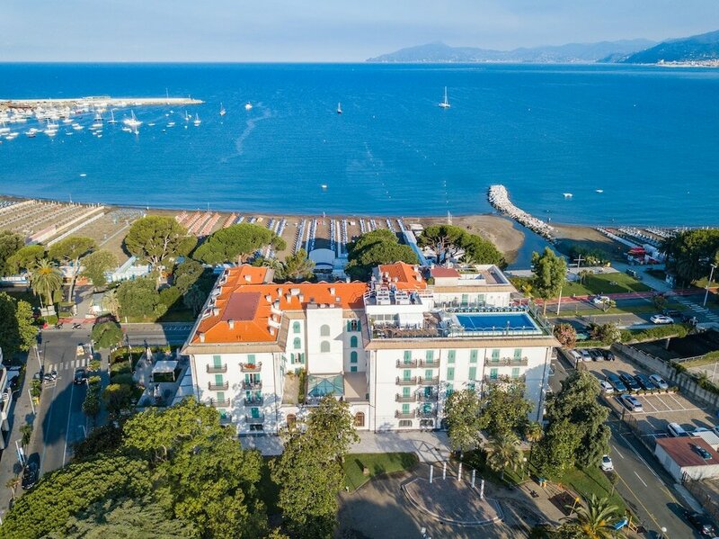 Гостиница Grande Albergo Sestri Levante в Сестри-Леванте