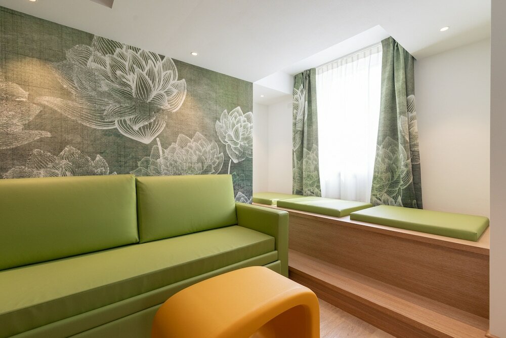 Фото Holiday IV Gardan