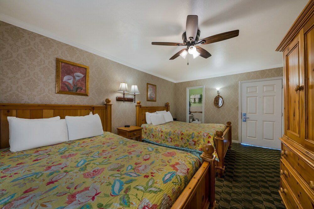 Фото Carmel Inn And Suites