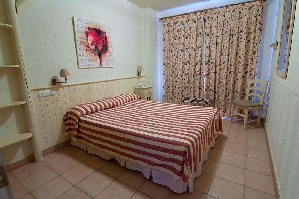 Фото Aparthotel La Espadaña