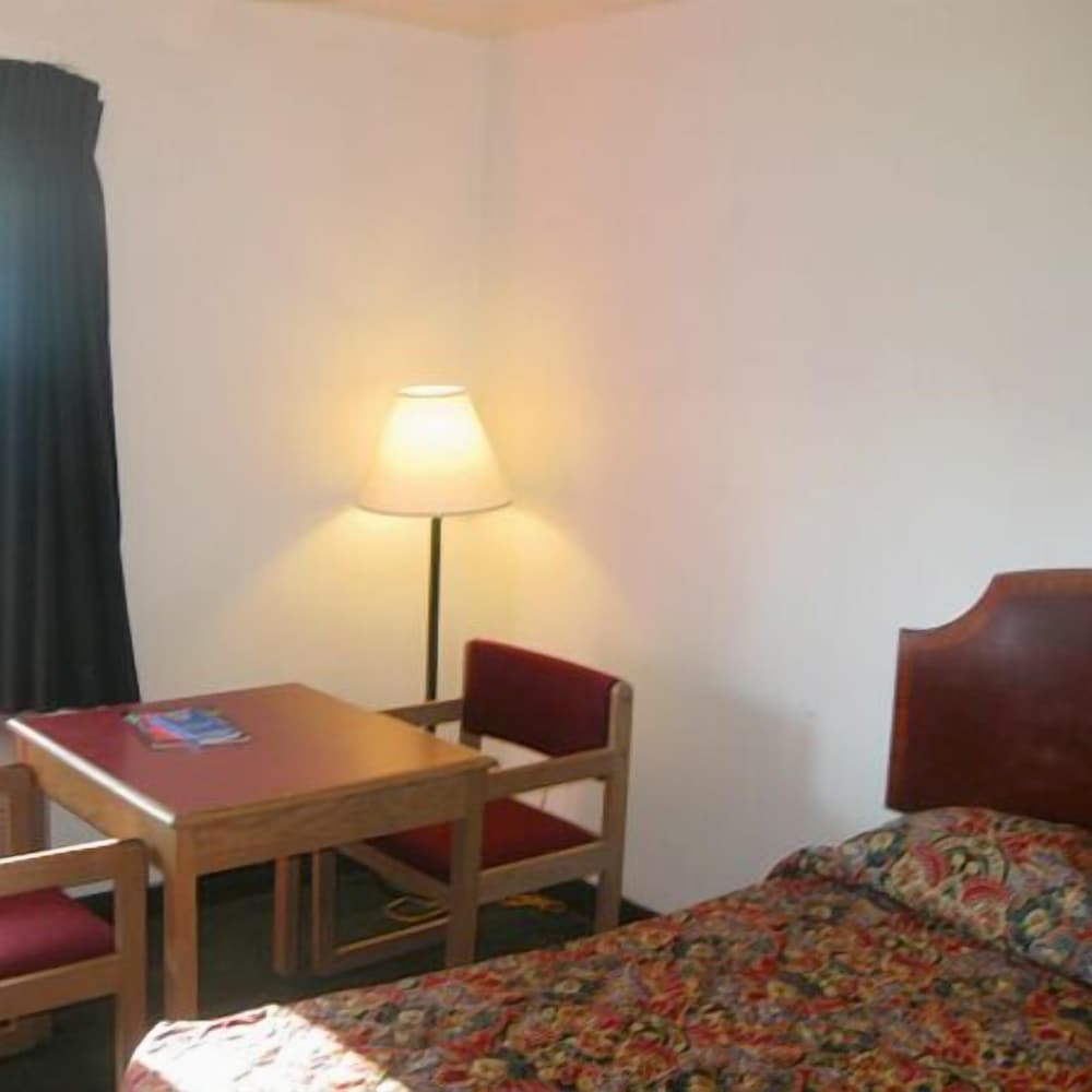 Фото Knights Inn Center Valley