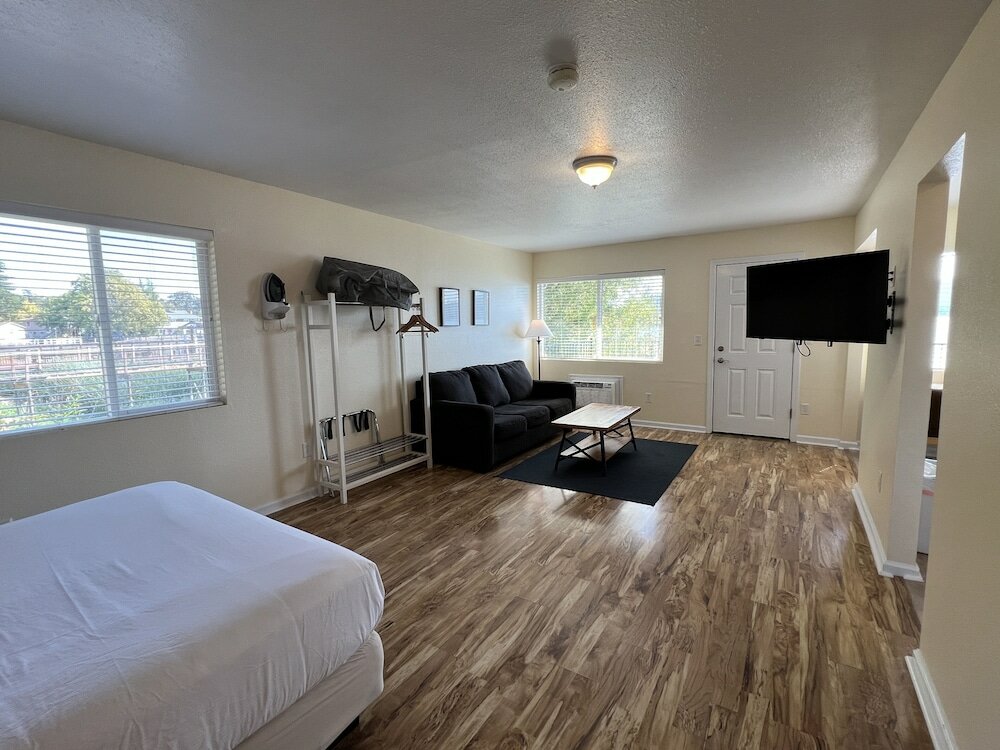 Фото Clear Lake Cottages & Marina