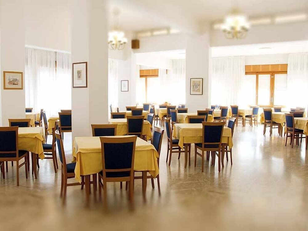 Фото Hotel Touring Falconara Marittima