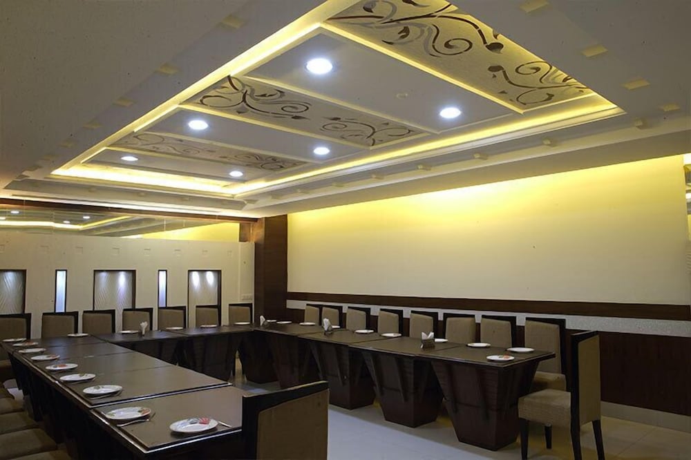 Фото Hotel Nagpal Regency