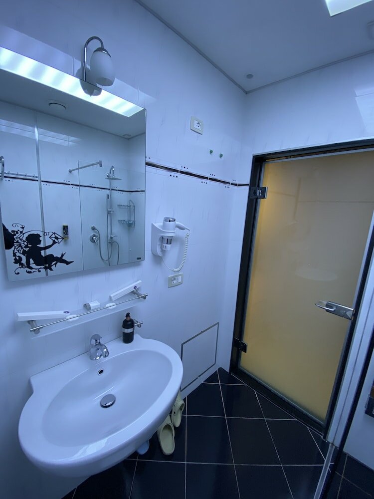 Фото The Red Bricks Hotel