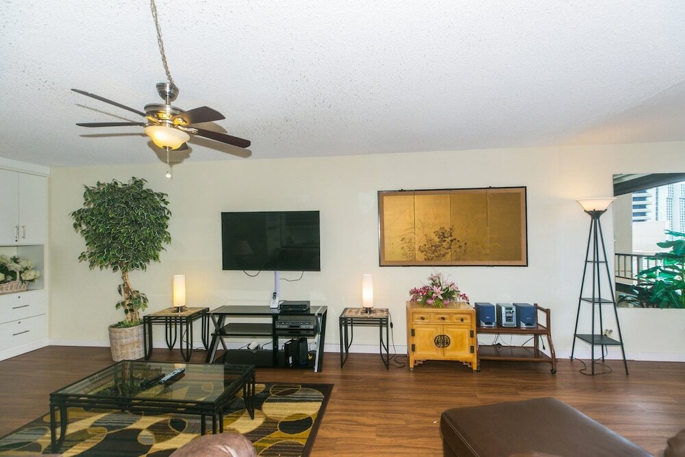 Фото Discovery Bay One Bedroom Condos with Kitchen & Free Wifi!