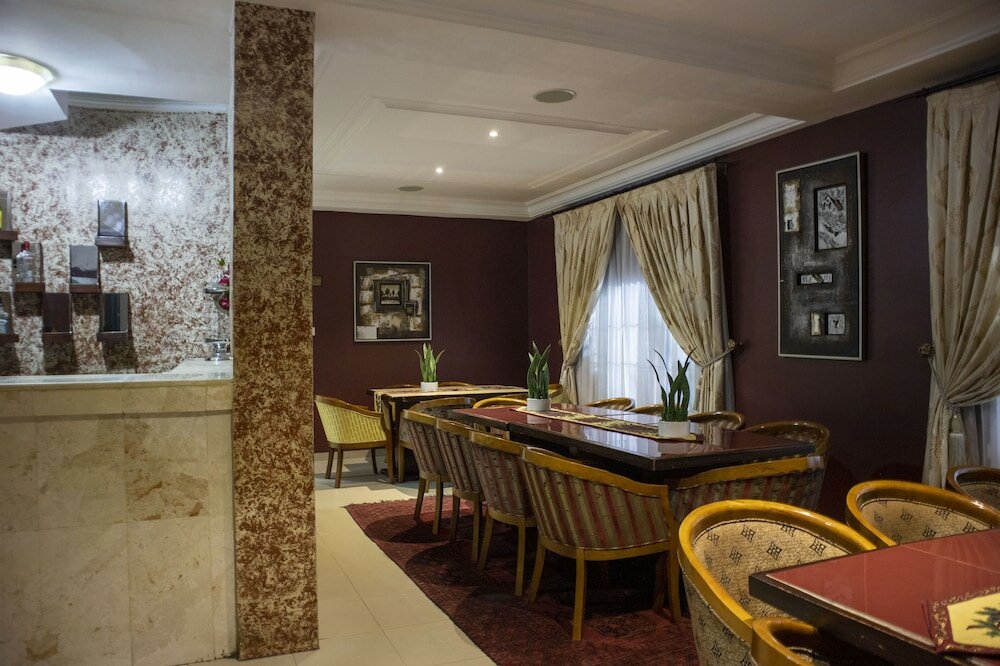 Фото His Majesty's Hotel and Apartments