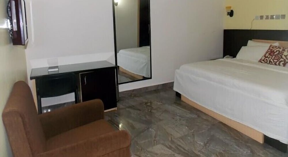 Фото Brighams Suites