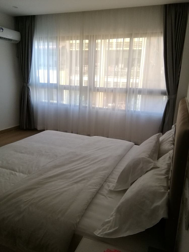 Фото Golden Bay Hotel