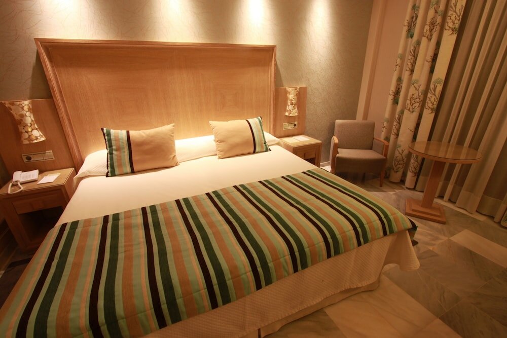 Фото Hotel Balcón de Europa