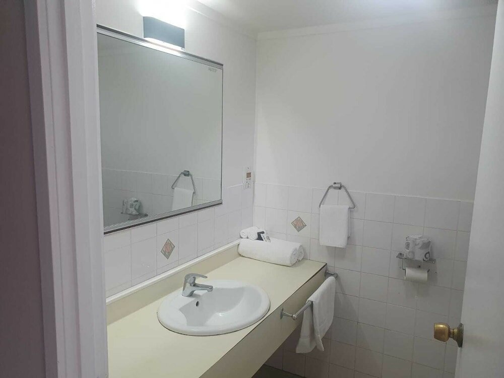 Фото Ascot Epsom Motel