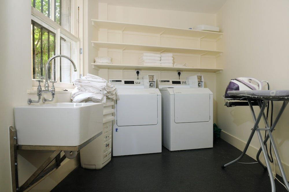 Фото West End Hotel