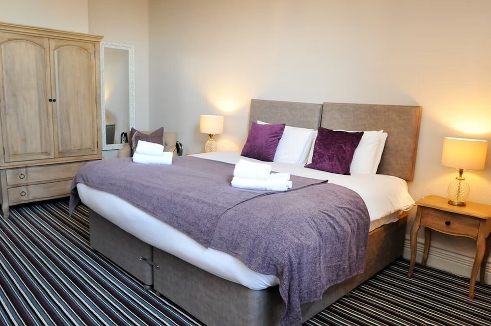 Фото The Royal Hotel Crewe